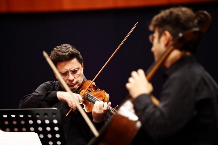 Che musica ha la fabbrica? Ecco la sfida per scrivere note nuove sul lavoro e le macchine