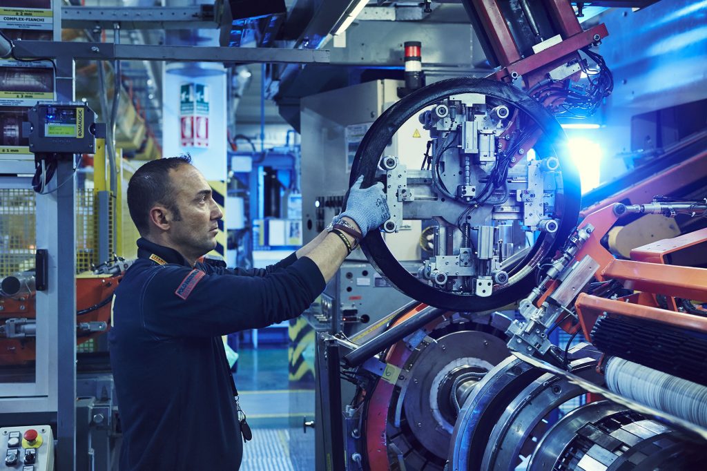 Pirelli, tra robot e innovazione.<br>Didattica a distanza<br> per le scuole secondarie di I grado