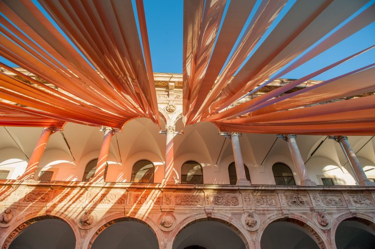 Milano tra successi della Design Week e timori per i nuovi disagi sociali