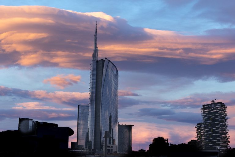Il futuro di Milano sta nel sentirsi più civitas contro squilibri economici e fratture sociali 