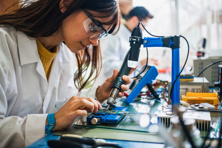 Donne e lavoro, le prescrizioni della Costituzione e i vantaggi per lo sviluppo e la qualità della vita