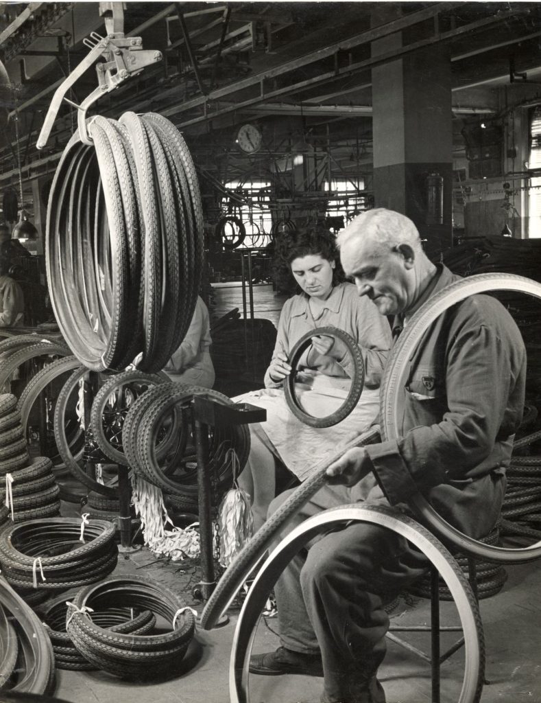 The Pirelli Foundation at Archivi Aperti 2025: Discovering Postwar Milan Through Photography and Creativity