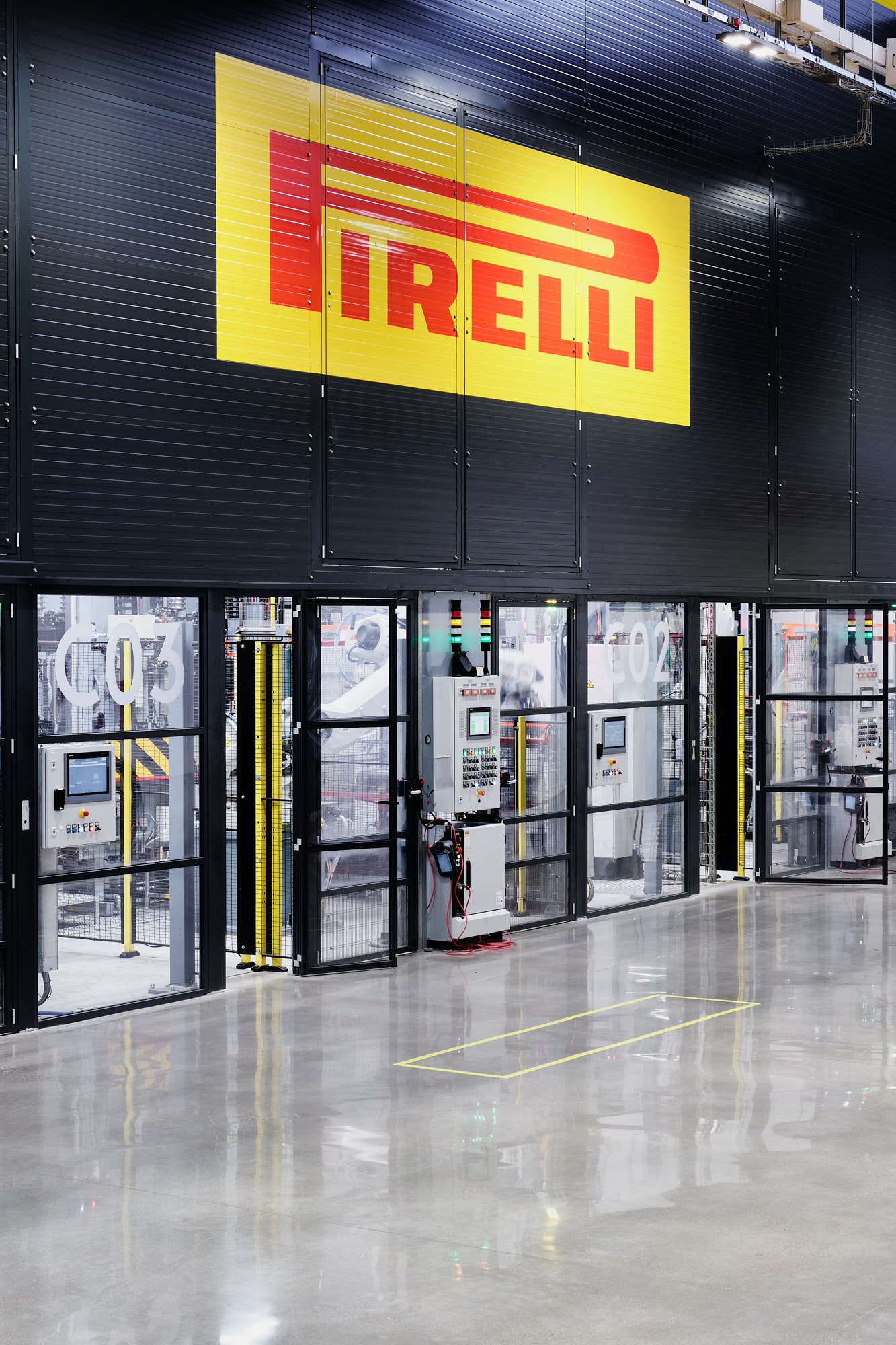 Il reparto di vulcanizzazione dello stabilimento Pirelli di Milano Bollate<br />
foto di Carlo Furgeri GIlbert, 2022