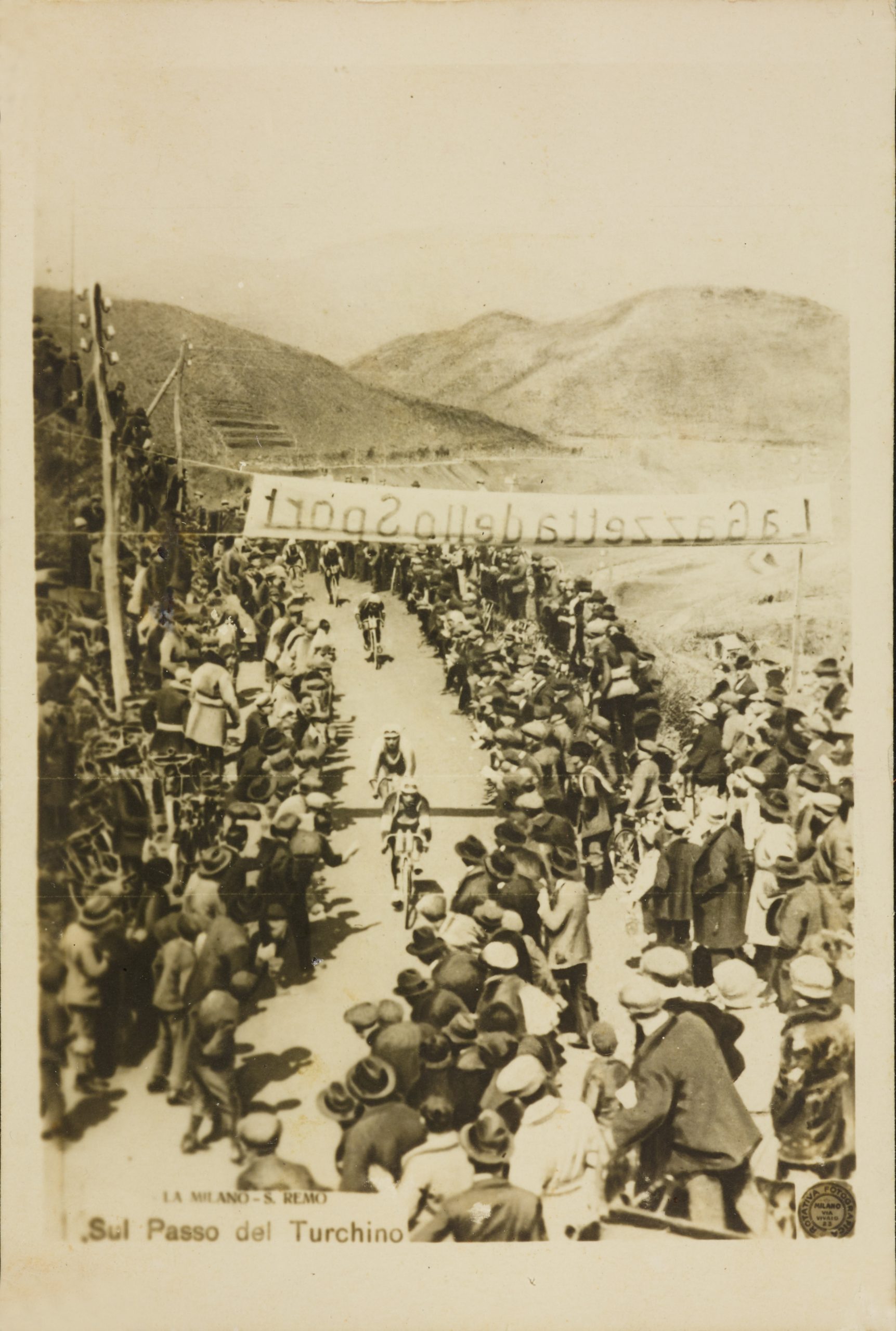 Riders crossing the Turchino Pass during the 1922 Milan–San Remo race
